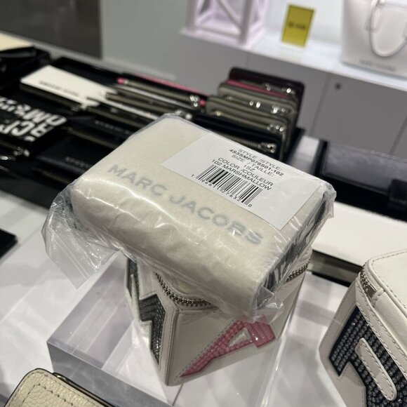 NWT Marc Jacobs Leather Bifold wallet 4S5SMP078S01 MARSHMALLOW - Picture 3 of 11